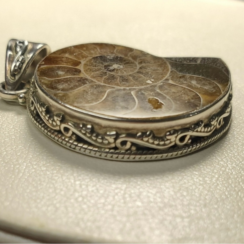 Amazing Vintage Sterling Ammonite Pendant - Picture 5 of 11